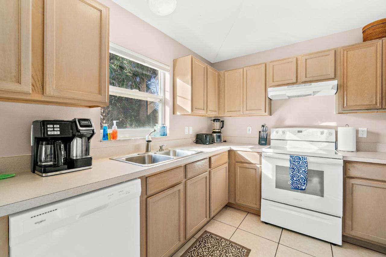 Sunset Serenity - 3Br Beach Townhome With Outdoor Patio - New Hot Tub, Steps To Ocean Fun! Мелбърн Екстериор снимка