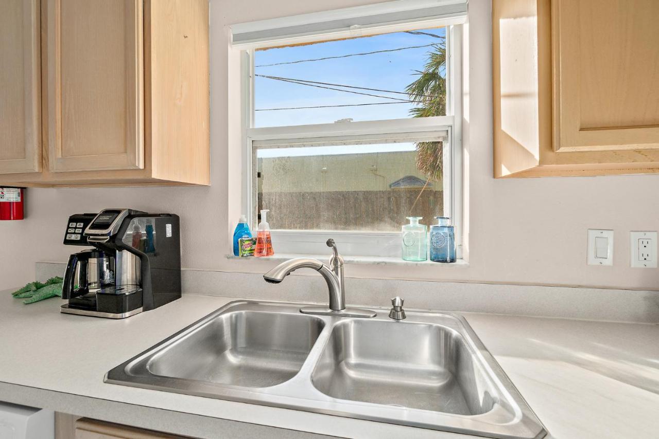 Sunset Serenity - 3Br Beach Townhome With Outdoor Patio - New Hot Tub, Steps To Ocean Fun! Мелбърн Екстериор снимка